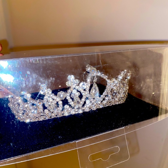 Rhinestone Crown - Picture 1 of 3